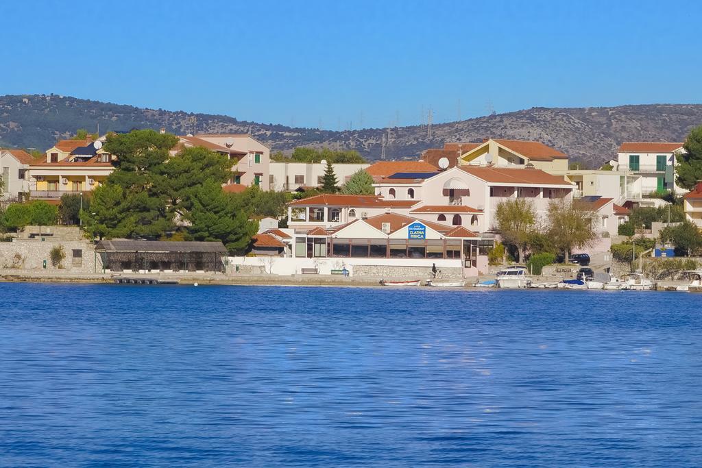Pansion Zlatna Ribica Otel Brodarica  Dış mekan fotoğraf